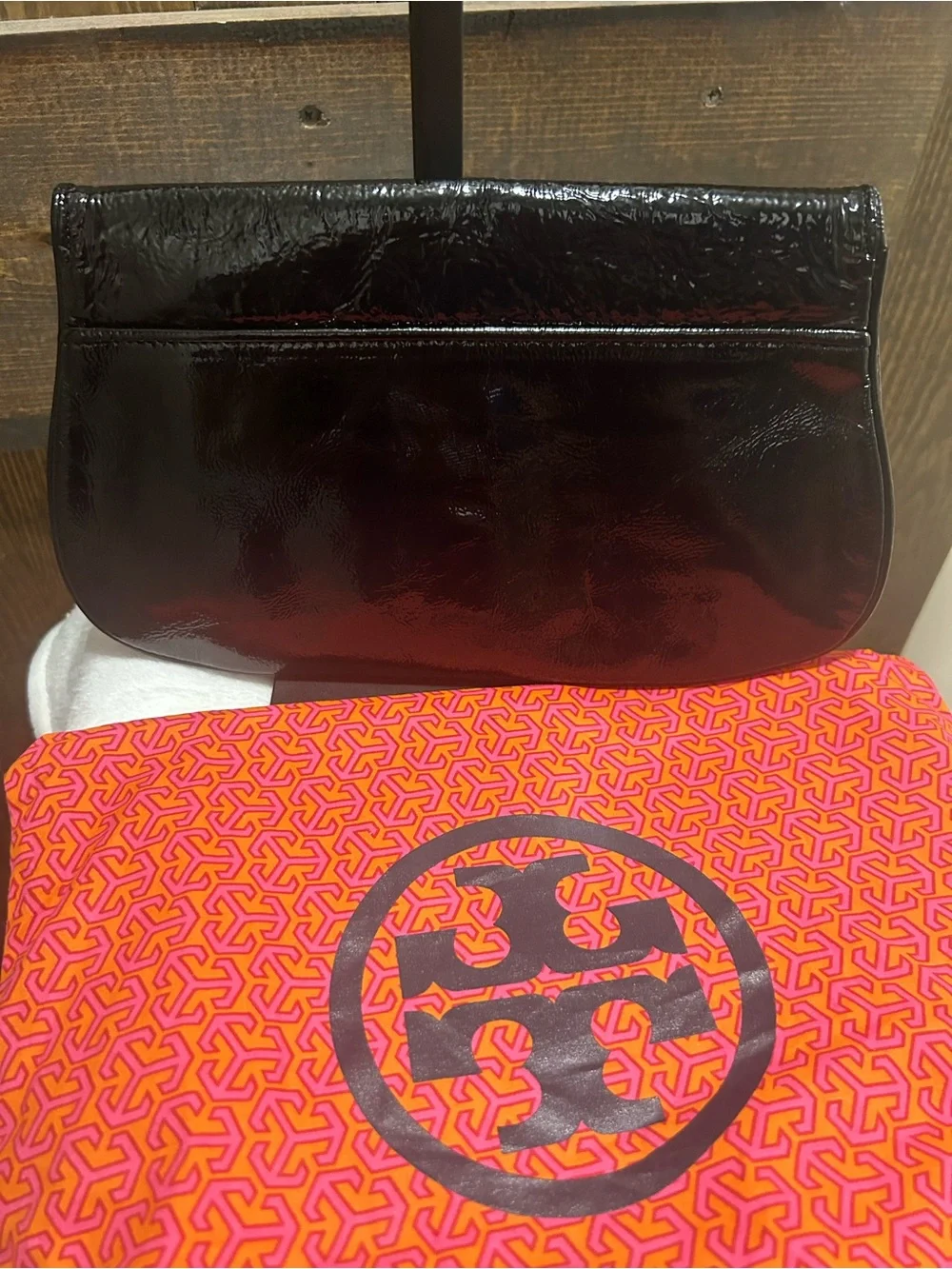 Tory Burch Black Patent Leather Logo Wristlet Clutch - Picture 10 of 14